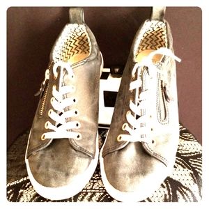 Black and white flats